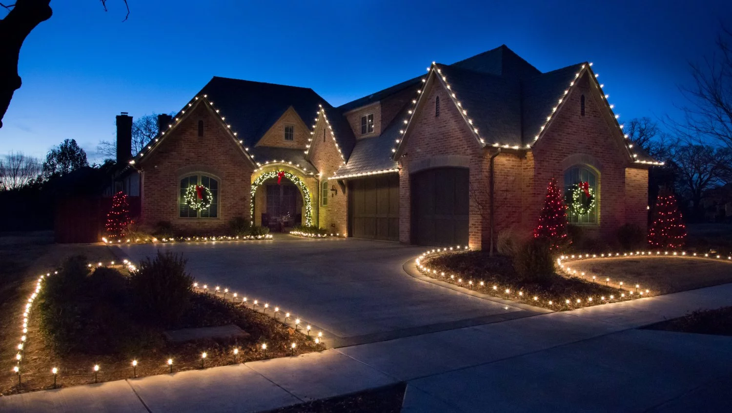 Professional Christmas Light Installer Near Me