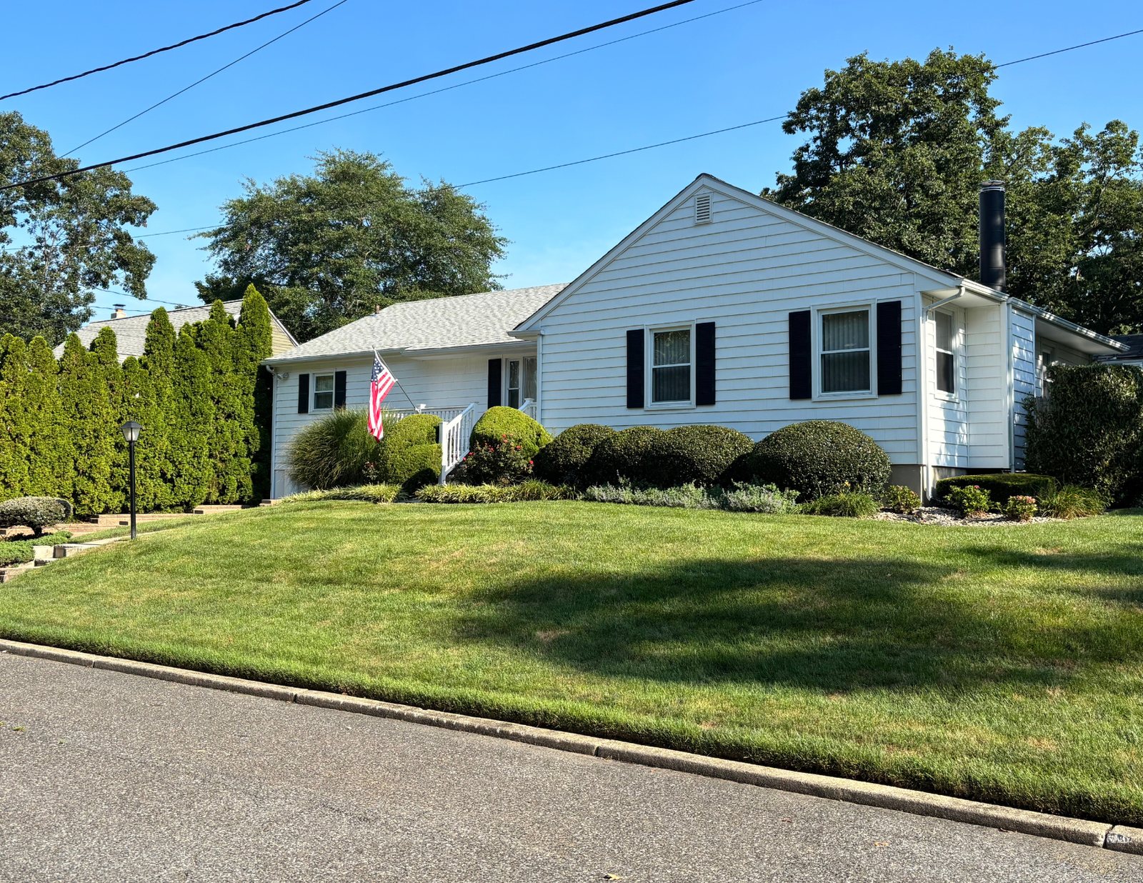 New Jersey home in daylight before Christmas light installation